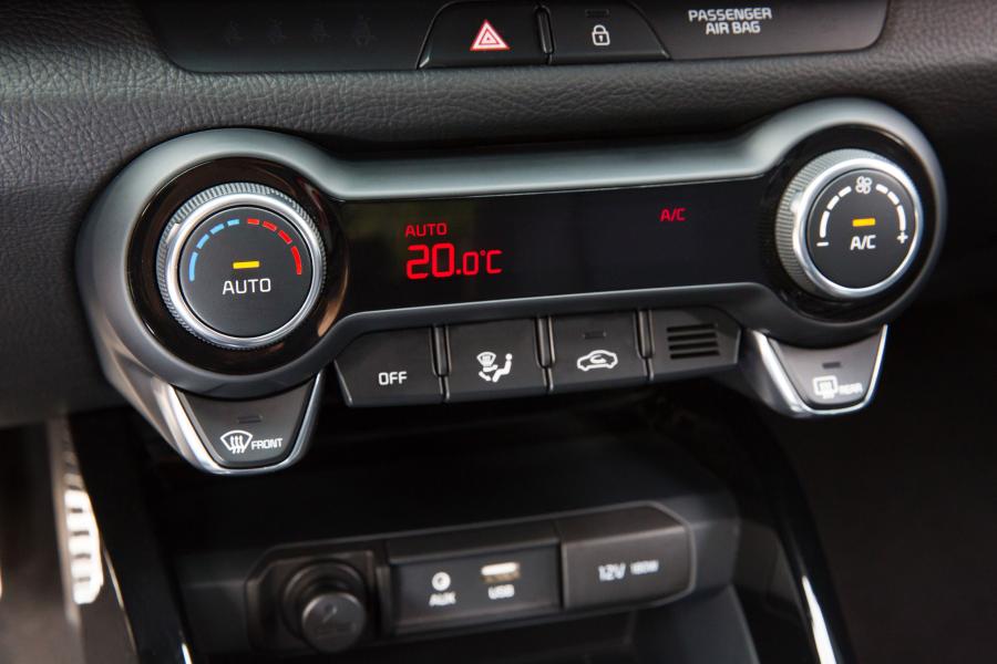 Детали интерьера Kia Rio 2016 года  (WW) (фото 52 из 63)